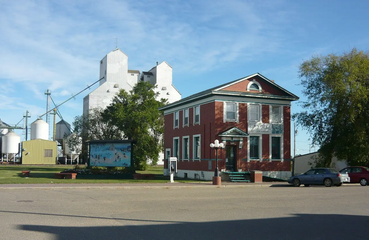 Town Office and grain elevators, 2009